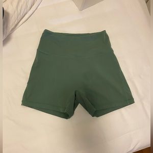 Alphalete pulse gym shorts